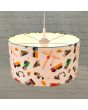 Niermann Bouwplaats 1004 hanglamp met bouwmachines voor een wit stenen muur