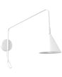wit metalen wandlamp met een zwenkarm met een uitval van 61 cm en kantelbare kop
