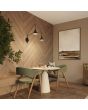 sfeerfoto van zwart metalen wandlamp met twee zwenkarmen van respectievelijk 61 en 80 cm met beide en kantelbaar metalen kapje boven een eettafel