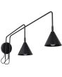 zwart metalen wandlamp met twee zwenkarmen van respectievelijk 61 en 80 cm met beide en kantelbaar metalen kapje