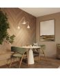 sfeerfoto van beige metalen wandlamp met twee zwenkarmen van respectievelijk 61 en 80 cm met beide en kantelbaar metalen kapje boven een eettafel