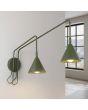 brandende olijfgroen metalen wandlamp met twee zwenkarmen van respectievelijk 61 en 80 cm met beide en kantelbaar metalen kapje