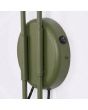 kiepschakelaar op het wandplaatje van de olijfgroen metalen wandlamp met twee zwenkarmen van respectievelijk 61 en 80 cm met beide en kantelbaar metalen kapje