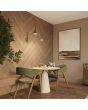 sfeerfoto van olijfgroen metalen wandlamp met twee zwenkarmen van respectievelijk 61 en 80 cm met beide en kantelbaar metalen kapje boven een eettafel