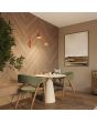 sfeerfoto van okerrood metalen wandlamp met twee zwenkarmen van respectievelijk 61 en 80 cm met beide en kantelbaar metalen kapje boven een eettafel