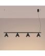 brandende zwart metalen langwerpige hanglamp met vier kegelvormige kapjes aan een stang