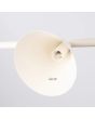 binnenzijde kapje met E14 fitting van de beige langwerpige metalen hanglamp van 122 cm lang met vier kegelvormige kapjes aan een stang