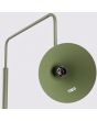 binnenzijde kapje met E14 fitting van de olijfgroen metalen leeslamp van 165 cm hoog met een draaibaar en kantelbaar metalen kegelvormig kapje