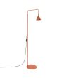 okerrood metalen leeslamp van 165 cm hoog met een draaibaar en kantelbaar metalen kegelvormig kapje