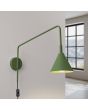 Brandende Sollux Nox groene wandlamp met een uitval van 61 cm met een kantelbare spot met E14 fitting en snoer van 185 cm met schakelaar en stekker