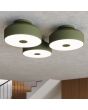 Sfeerfoto van drie Sollux Omiq groene plafonnières met een diameter van 30 cm en een hoogte van 15 cm van metaal met een kunststof blender aan het plafond voor een trapgat
