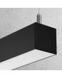 Thoro Pinne TH030 detailfoto uiteinde hanglamp met twee staalkabels als bevestiging en 67cm zwarte lichtbalk met opalen diffuser