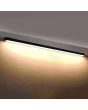 Thoro Pinne TH.235 sfeerfoto van zwarte 200cm brede wandlamp met opalen diffuser langs een betonnen muur