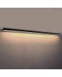 Thoro Pinne TH.241 sfeerfoto van zwarte lichtbalk voor aan het plafond van 200cm in aluminium boven een betonnen muur