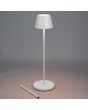 Konstsmide Pomezia witte aluminium IP54 terraslamp van tot 124 cm hoog met rond kapje met tussenstuk ernaast 