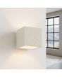 Brandende Sollux Quad beige vierkante wandlamp van 10cm in doorsnede met up en down licht met een G9 fitting