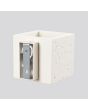 Bevestiging van de Sollux Quad beige vierkante wandlamp van 10cm in doorsnede met up en down licht met een G9 fitting