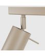 scharnier van een spotje van de taupe kleurig metalen plafondspot van 45 cm breed met drie spotjes