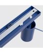 bevestiging van de ultramarijn blauw metalen plafondspot met rechthoekige plafondplaat van 118 cm en zes met staaf richtbare spotjes