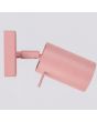 zijaanzicht roze metalen spot met vierkant wandplaatje van 8 cm en met staaf richtbare spotje