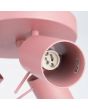 binnenzijde spotje met fitting van de roze metalen plafondspot met ronde plafondplaat van 26 cm in diameter en met drie met staaf richtbare spotjes