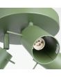 detailfoto spotje met fitting van de saliegroen metalen plafondspot met ronde plafondplaat van 20 cm in diameter en met drie met staaf richtbare spotjes