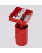 bevestiging van het rood metalen spotje met vierkant wandplaatje van 8cm met staafje op het spotje te richten
