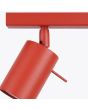scharnier van een spotje van de rood metalen plafondspot met rechthoekige plafondbalk van 118cm met zes spots met staafje op het spotje te richten