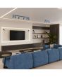 sfeerfoto van twee lichtblauw metalen spotjes met vierkante wandplaat van 8 cm en spotje met staafje op het spotje om te richten naast een tv in een moderne woonkamer