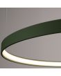 Detailfoto van de brandende LED ring van de olijfgroene cirkelvormige hanglamp Rio met een diameter van 55 cm en een LED ring aan de binnenzijde