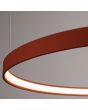 Detailfoto van de brandende LED ring van de okerrode ringvormige hanglamp Rio met een diameter van 78 cm met een LED ring aan de binnenzijde