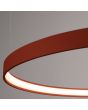 Detailfoto van een brandende LED ring van de okerrode ringvormige hanglamp Rio met twee ringen met een diameter van 55 en 78 cm met een LED ring aan de binnenzijde