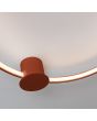 Detailfoto van de brandende LED ring van de okerrode ringvormige plafondlamp Rio met een diameter van 78 cm met een LED ring aan de binnenzijde