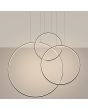 Brandende zwarte hanglamp Rio met drie verticale ringen in drie formaten, 55, 78 en 110 cm met elk LED aan de binnenzijde
