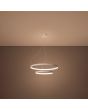 Thoro Rio RH.176 sfeerfoto van witte circelvormige hanglamp met twee ringen van 55 en 78 cm en zes bevestigingskabels met lichtbeeld
