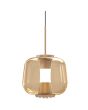 Detailfoto van een glazen kap van de Freelight Rosa rose gouden hanglamp van 100 cm lang met een rose gouden plafondbalk en drie pendels met elk een amber glazen kap van 15,5 cm in diameter met geïntegreerde LED