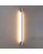 Thoro Sappo TH.206 sfeerfoto van witte slanke wandlamp van 150cm voor indirect licht tbv lichtbeeld