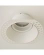wit verdiepte kantelbare randloze inbouwspot met een diameter van 100mm met rand om weg te stucken