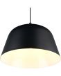 Onderaanzicht brandende Reality Tova zwart metalen hanglamp met kap van 30 cm in diameter met een witte binnenzijde en een katrolsysteem in de plafondkap voor de hoogte
