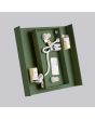 achterzijde olijfgroen vierkant metalen wandlamp van 15 cm in doorsnede met lichtbundel naar boven en beneden
