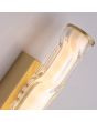 Searchlight Vibrate detailfoto van de bovenzijde met het glasstructuur van de 33cm hoge goudkleurige buisvormige spiegellamp met trekschakelaar en witte binnenbuis en helder glazen buitenbuis met structuur