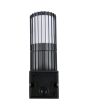 Achteraanzicht Trio Volga antraciet grijze wandlamp voor buiten met bewegingsmelder van 23,5cm hoog met staande lantaarn met verticale lamellen langs de lamp