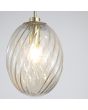 Searchlight Whirl 24141CL detailfoto van het glas van de mat messing hanglamp met gedraaid champagne kleurig glazen kap