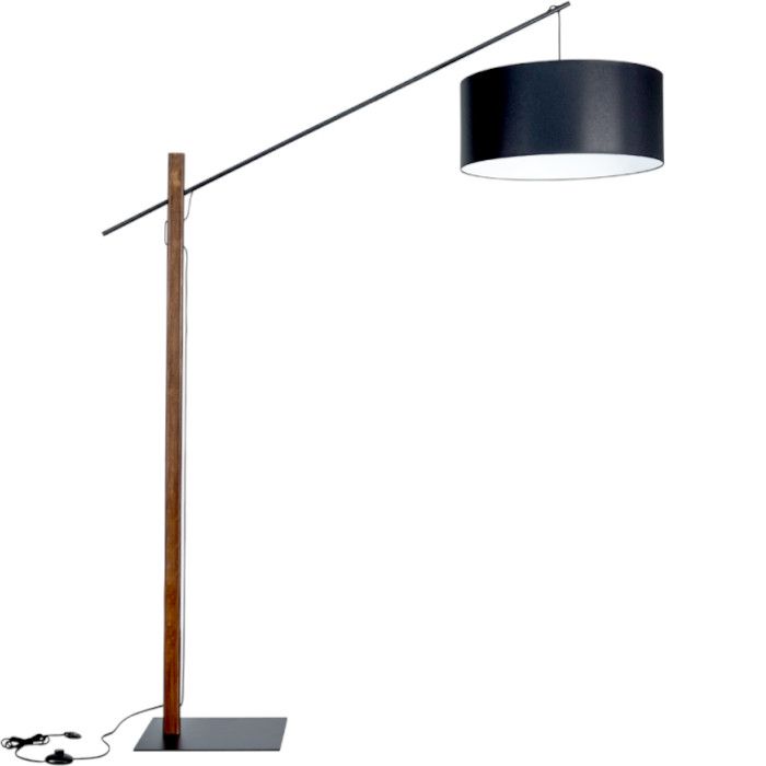 Booglamp van donker hout met een zwarte kap van textiel aan een koort